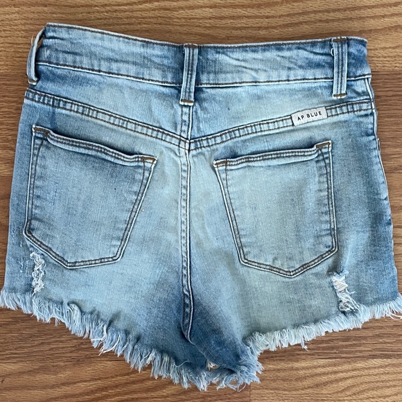 AP BLUE by APHRODITE JEANS Distressed Denim CUTOFF Jean SHORTS Size 26 Waist - Picture 3 of 9